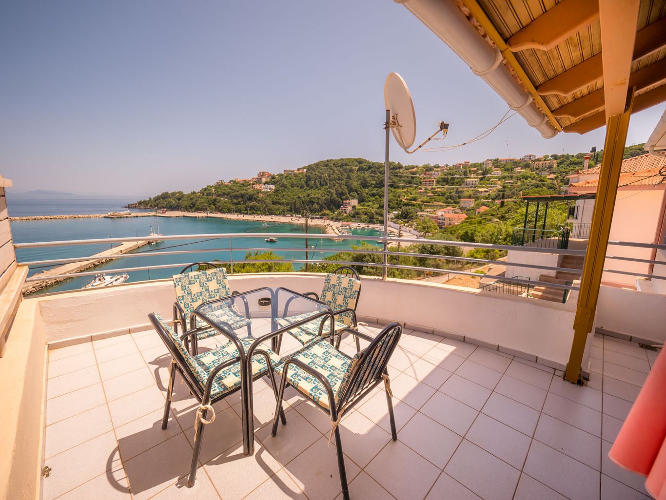 Harbour View Oceanis Hotel & Harbour View Apartments in Poros Kefalonia
